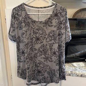 Women’s large top by Wonderly Studio grey flower